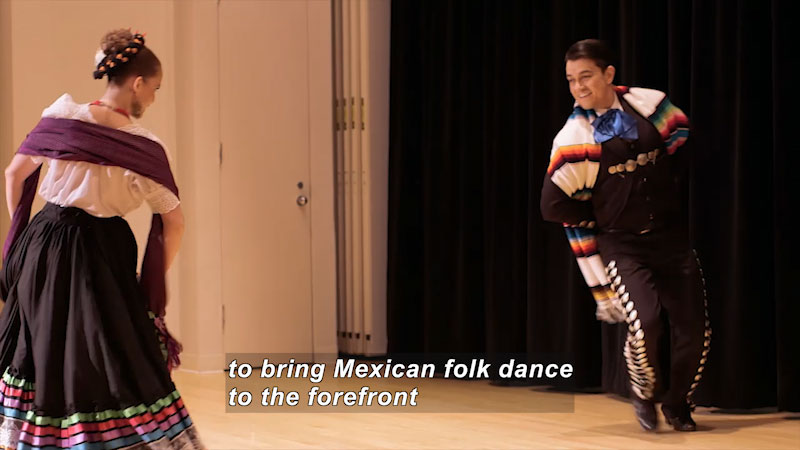 Still image from Bare Feet With Mickela Mallozzi: ¡Viva La Mexico!