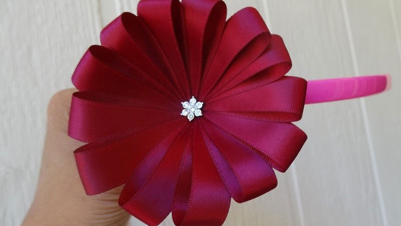 Still image from Magic With Floral Décor: Ribbon Magic