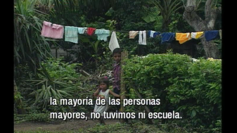 Still image from Sister Islands (Spanish)