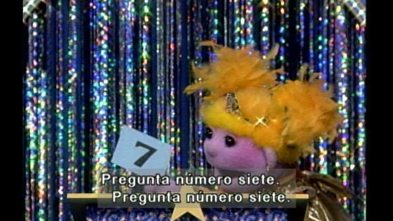 Still image from Salsa 206: Quiz Show: What Is It This Time? (Spanish)