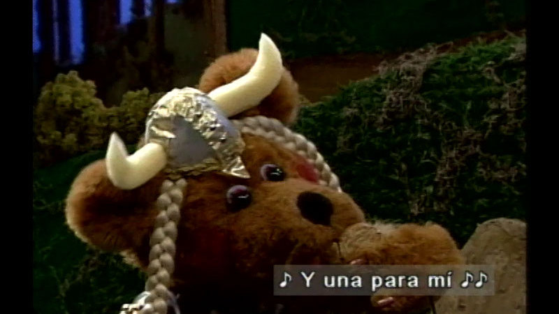 Still image from Salsa 210: Till Mama Bear Sings (Spanish)