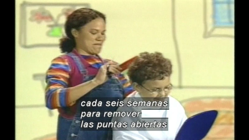 Person getting a haircut. Spanish captions.