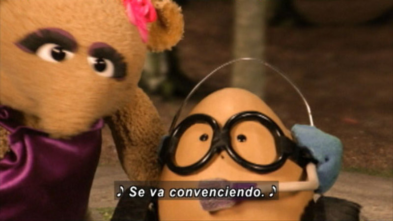 Two puppets singing. Spanish captions.