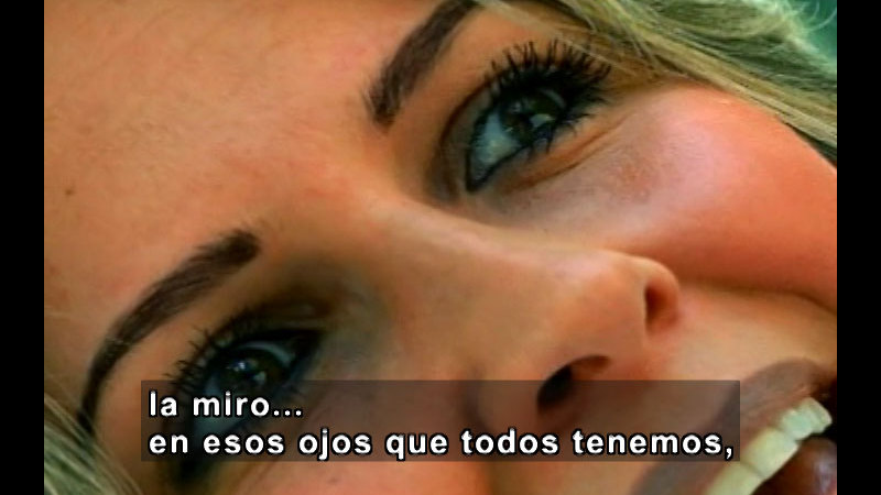 Still image from Vox Populi-Beauty (Spanish)
