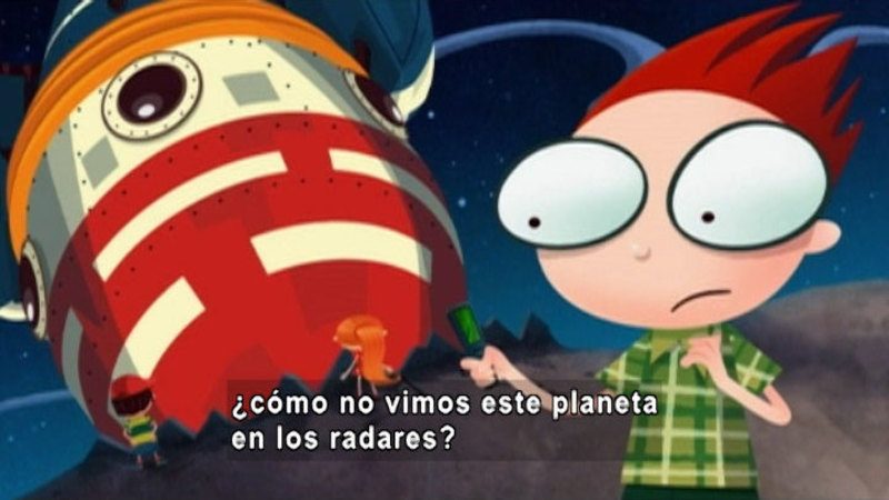 Cartoon of two people standing close to a spaceship that as crashed and a third person a distance away. Spanish captions.