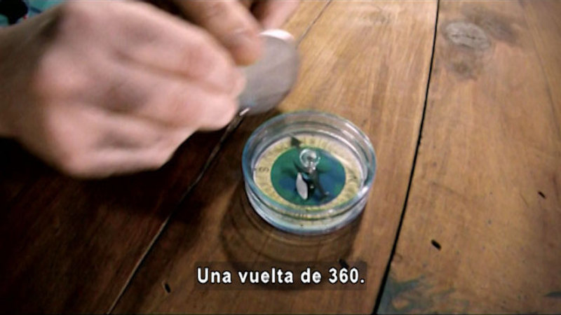 Still image from The House of Science: Fruits And Compasses (Spanish)