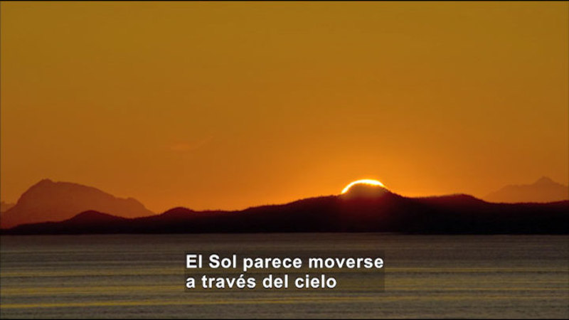 Still image from Science Video Vocab: Day And Night (Spanish)