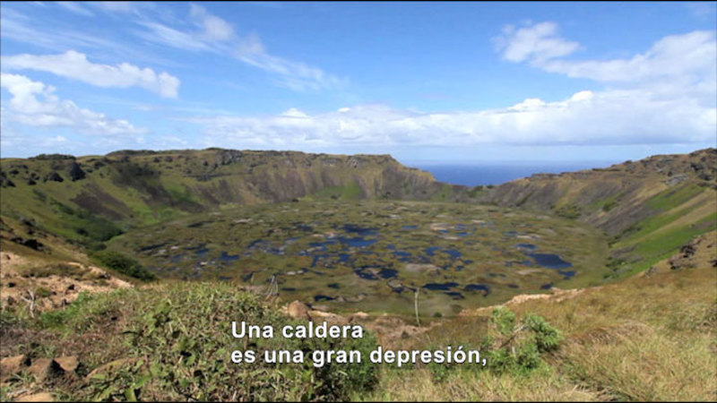 Still image from Science Video Vocab: Ngornogoro Crater (Spanish)