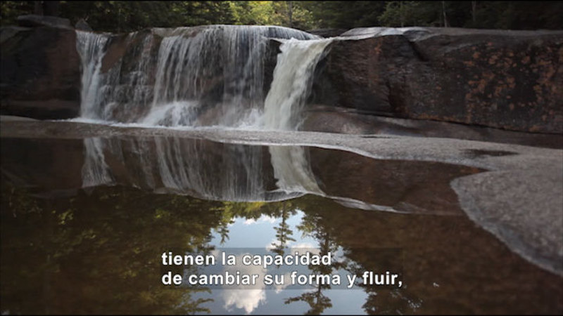 Still image from Science Video Vocab: Liquid (Spanish)