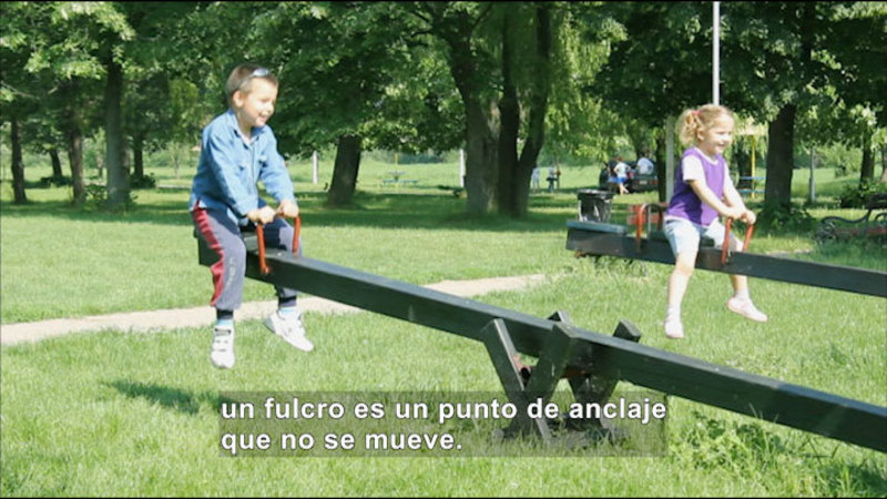 Still image from Science Video Vocab: Lever (Spanish)