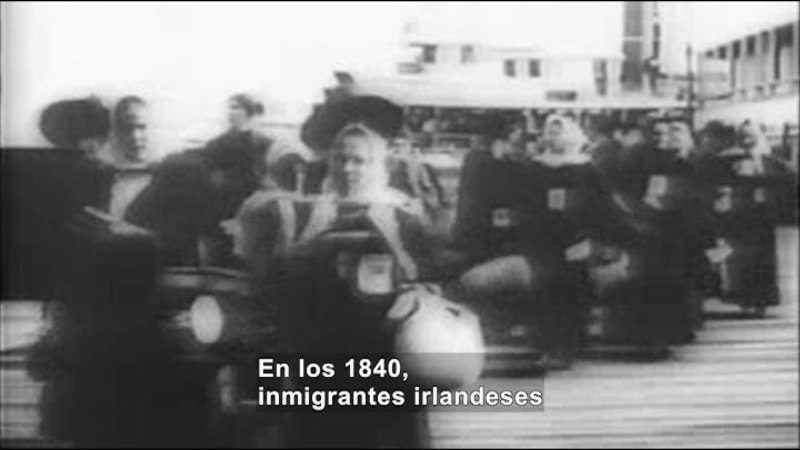 Still image from Social Studies Video Vocab: Immigrant (Spanish)