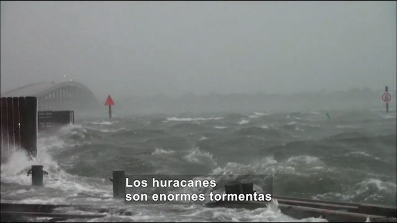 Still image from Science Video Vocab: Hurricane (Spanish)