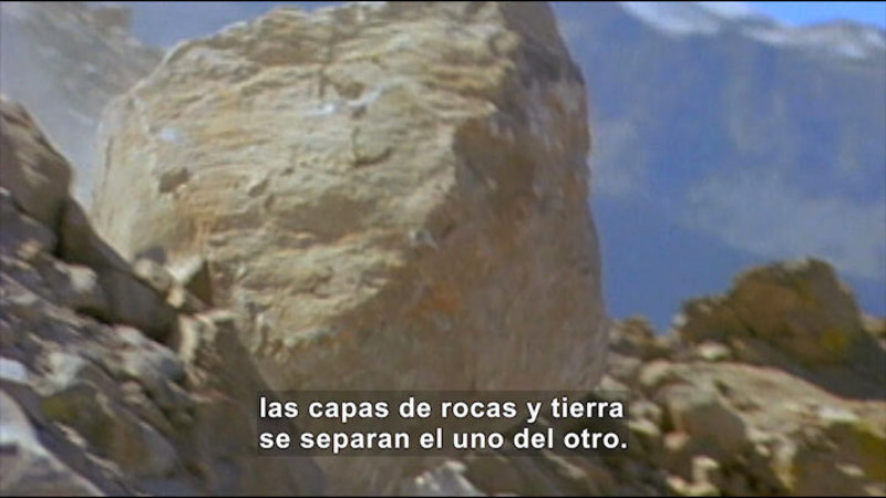 Large rock rolling downhill. Spanish captions.